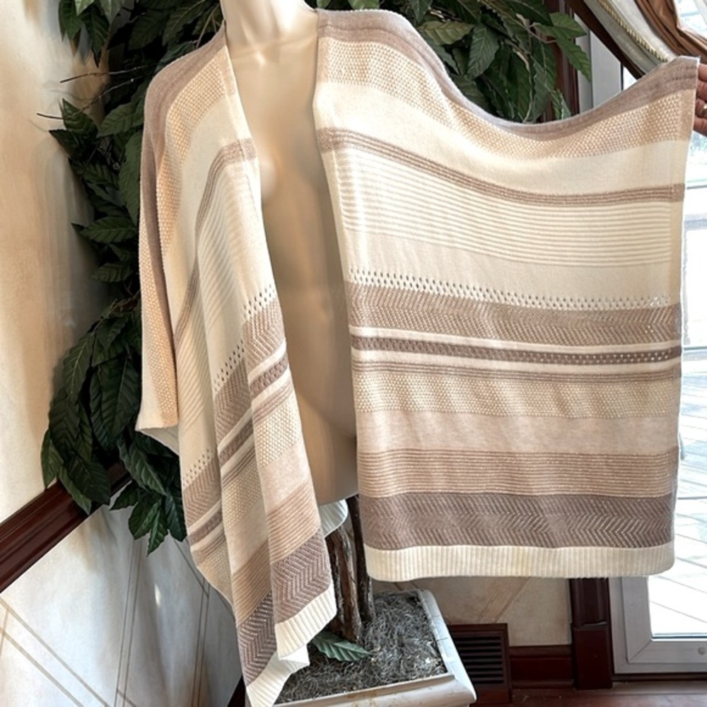 WHBM MIXED TEXTURE RUANA - Picture 5 of 8